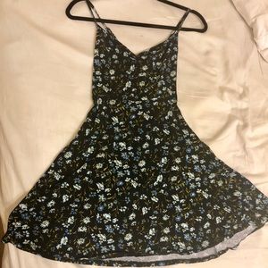 ‼️DONATING IN 24H‼️ Urban Outfitters Floral Dress